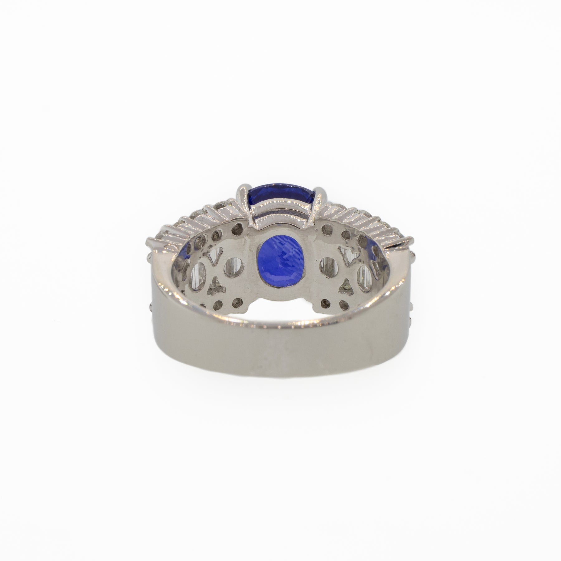 Platinum 5.85 Carat Blue Sapphire and Baguette Diamond Ring
