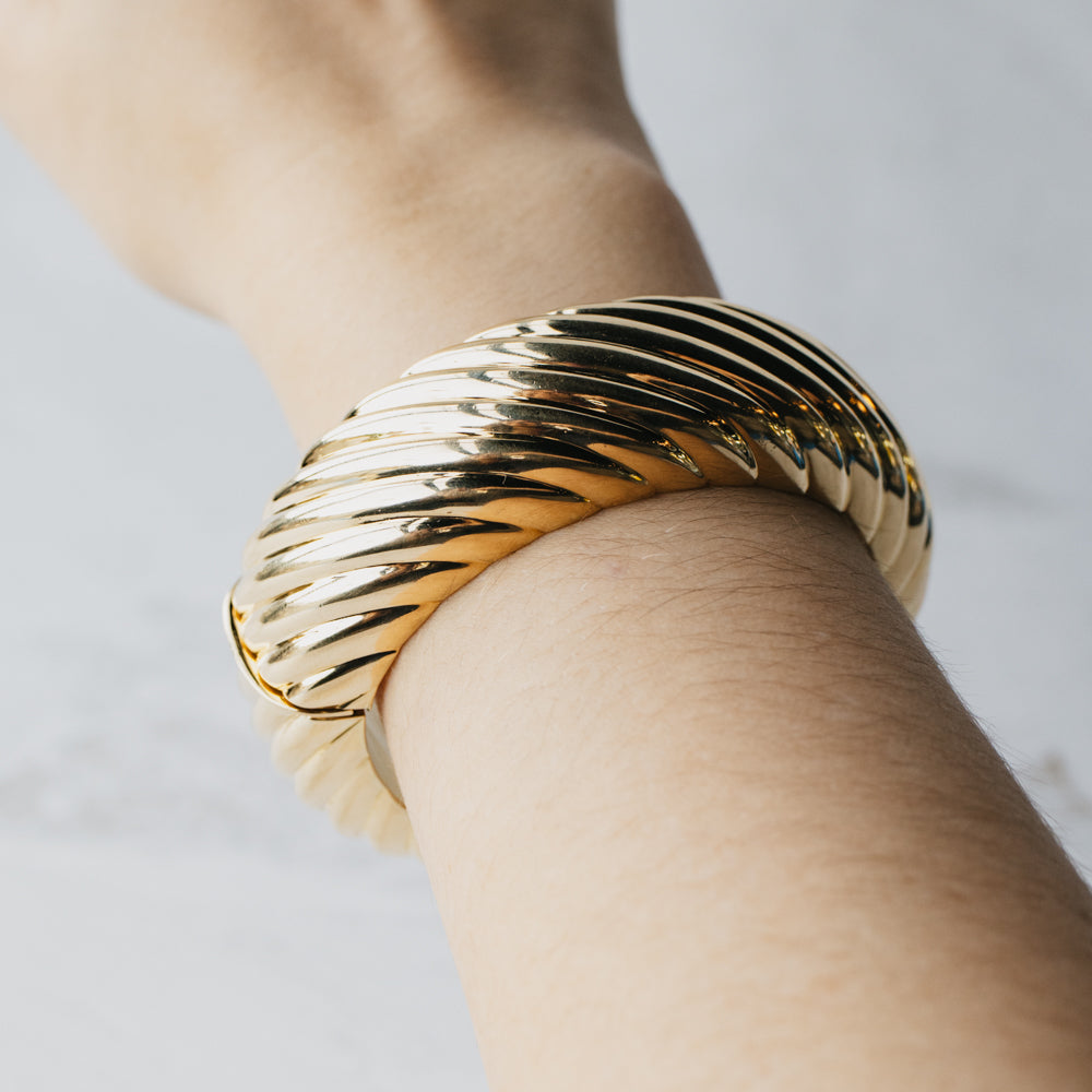 18K Yellow Gold Hollow Hinged Cuff