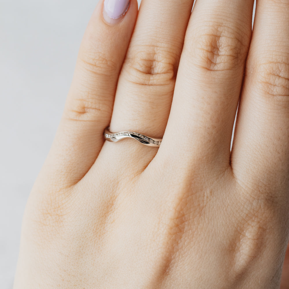 Twisted Contour Diamond Band