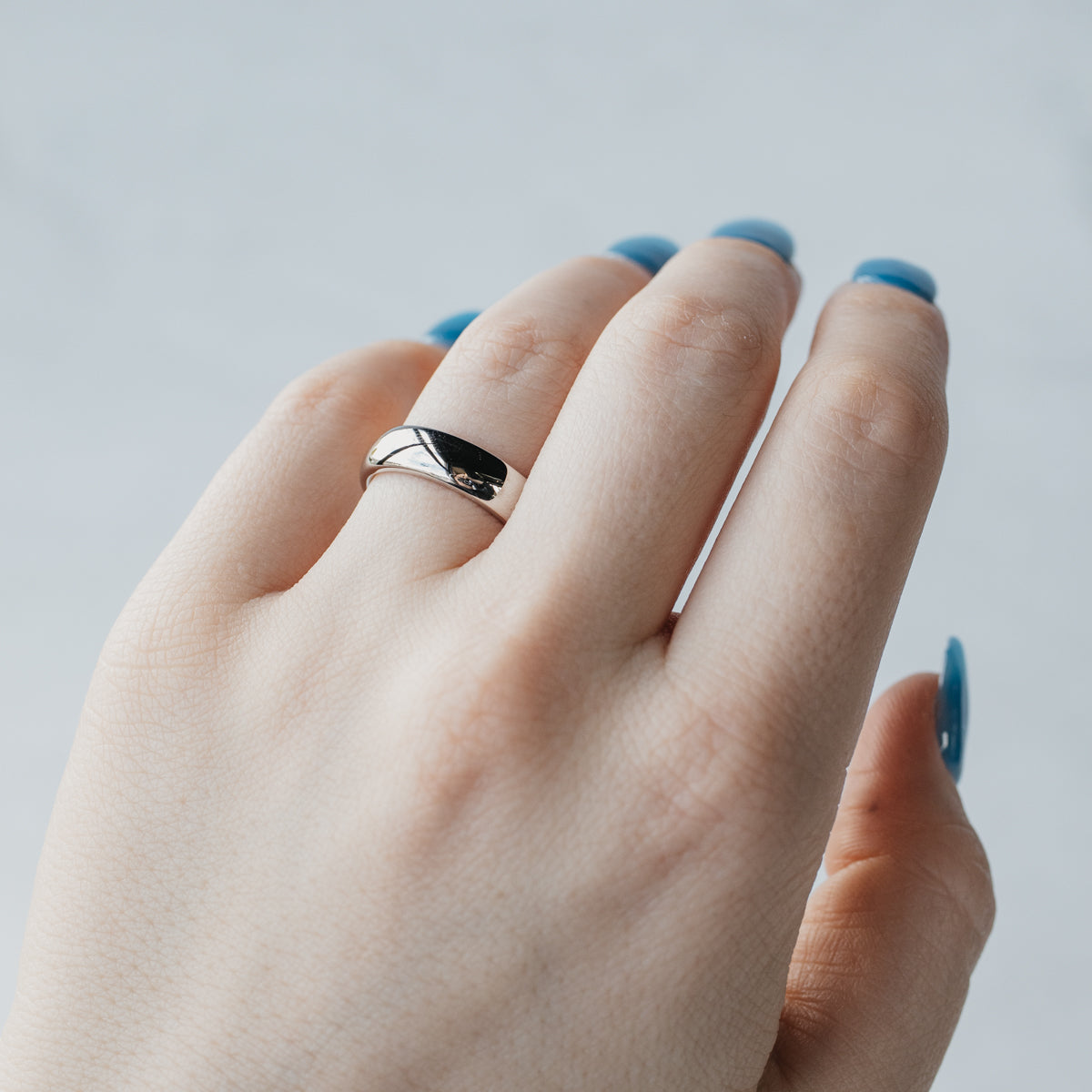 14K White Gold Half-Round Comfort Fit Band