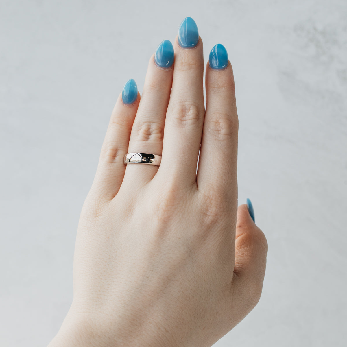 14K White Gold Half-Round Comfort Fit Band