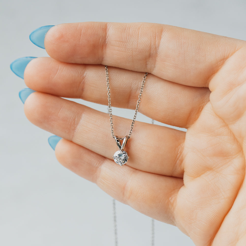 Platinum Round Brilliant Diamond Pendant Necklace