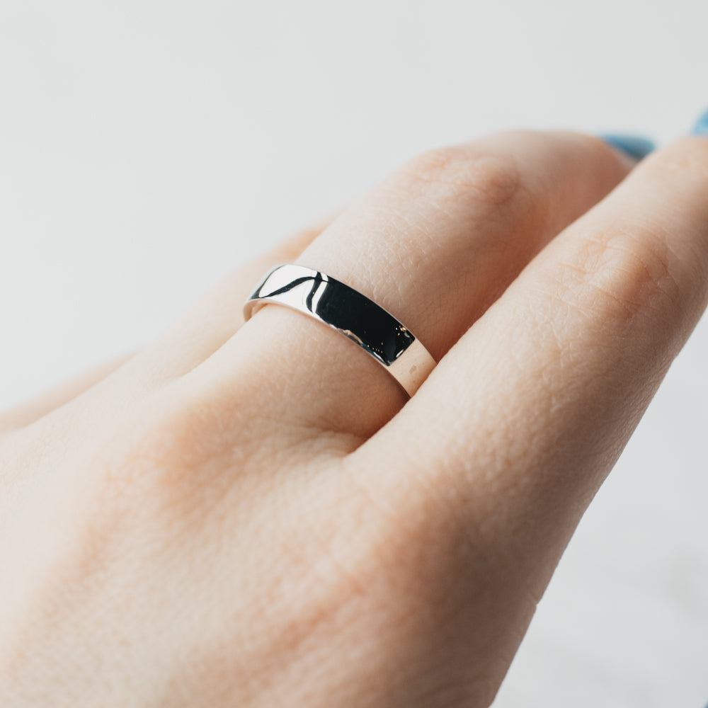 White Gold Comfort-Fit Flat Band