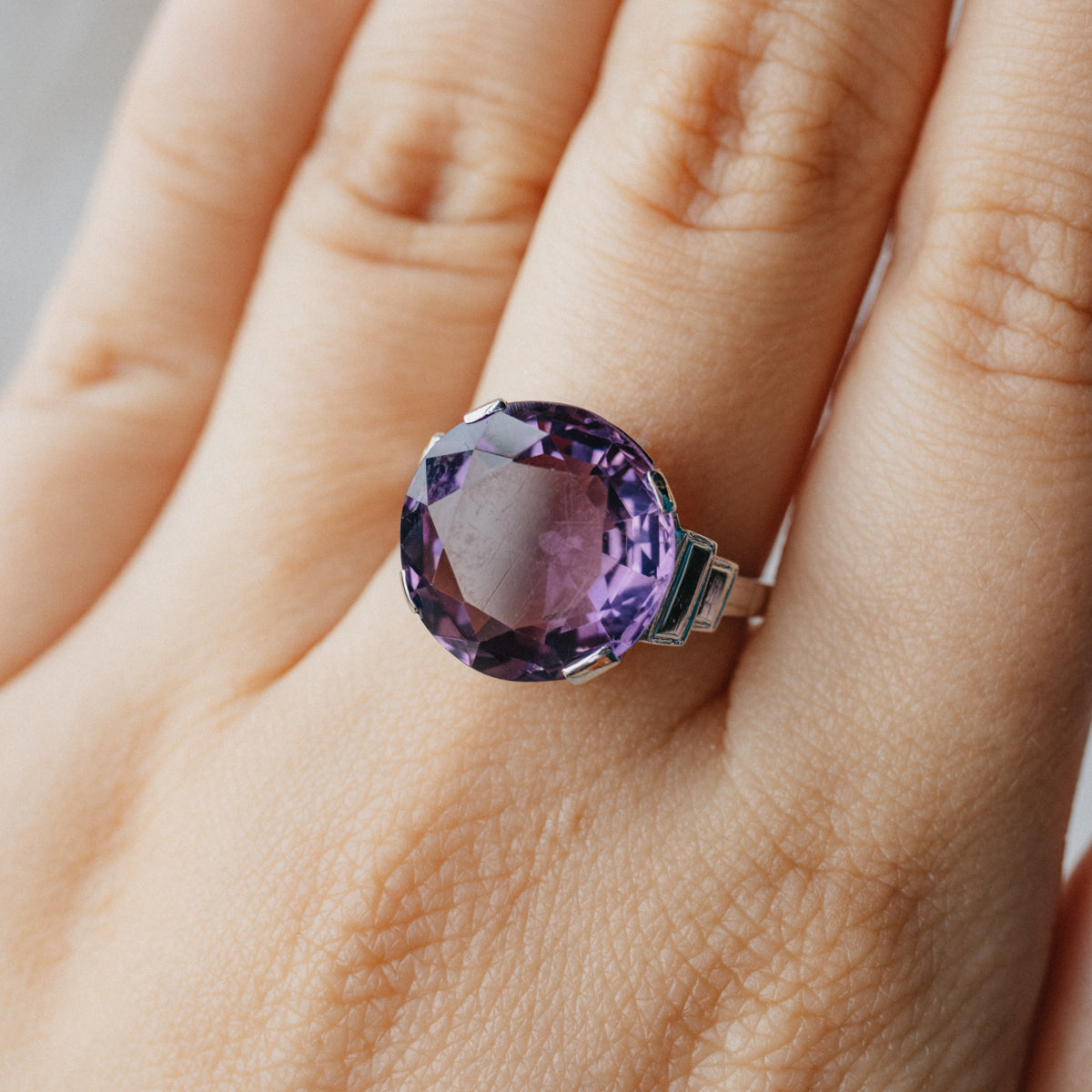 18K White Gold Amethyst Solitaire Ring
