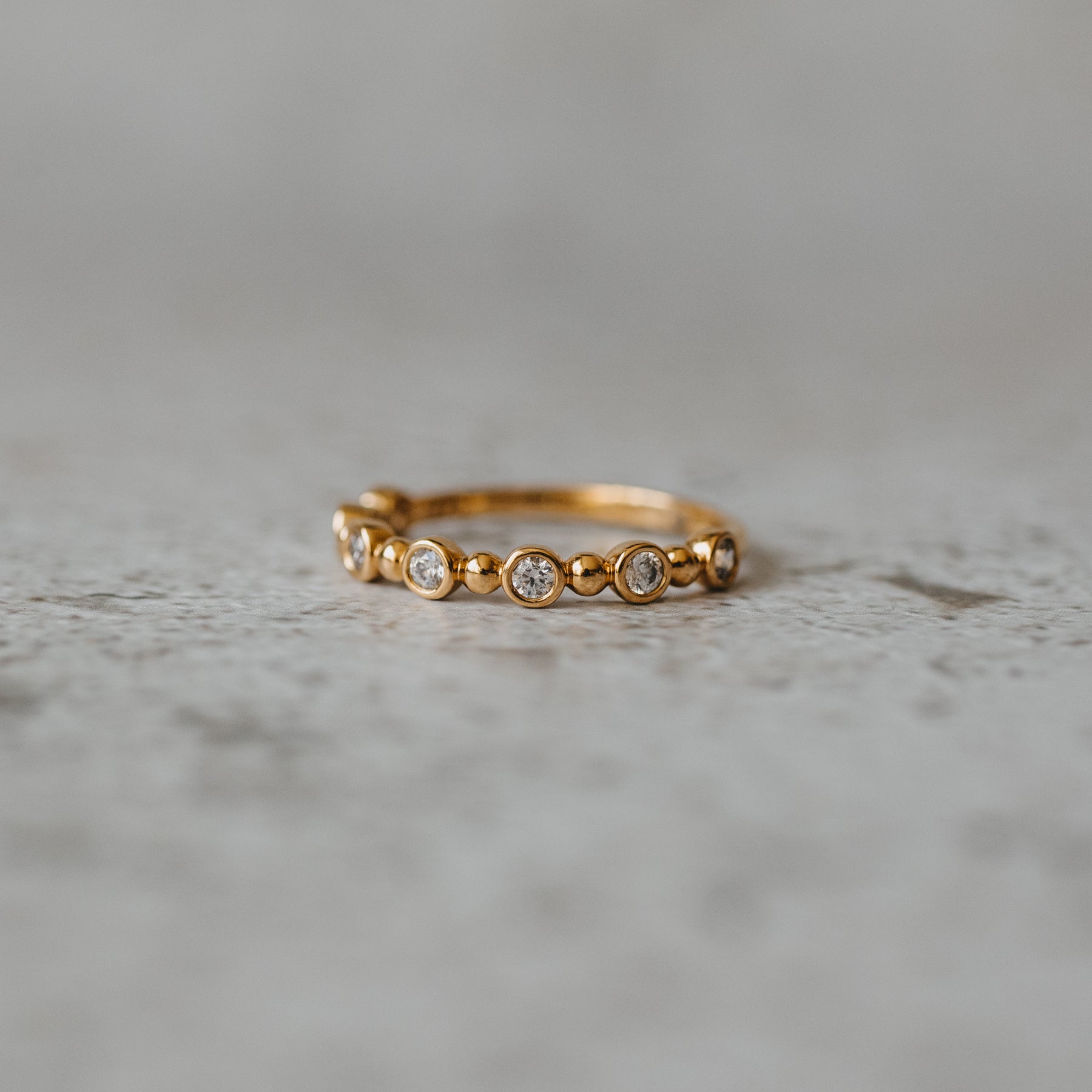 14K Yellow Gold Alternating Round Cut Diamond Anniversary Band