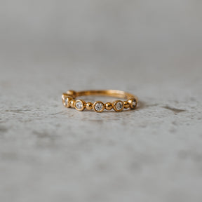 14K Yellow Gold Alternating Round Cut Diamond Anniversary Band