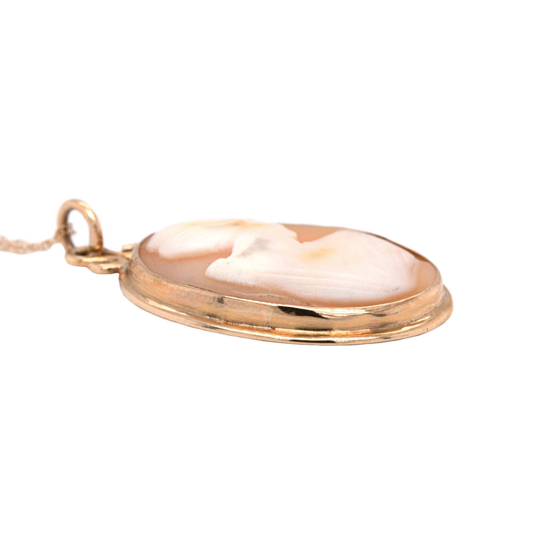 -Yellow Gold Shell Cameo Pendant Necklace